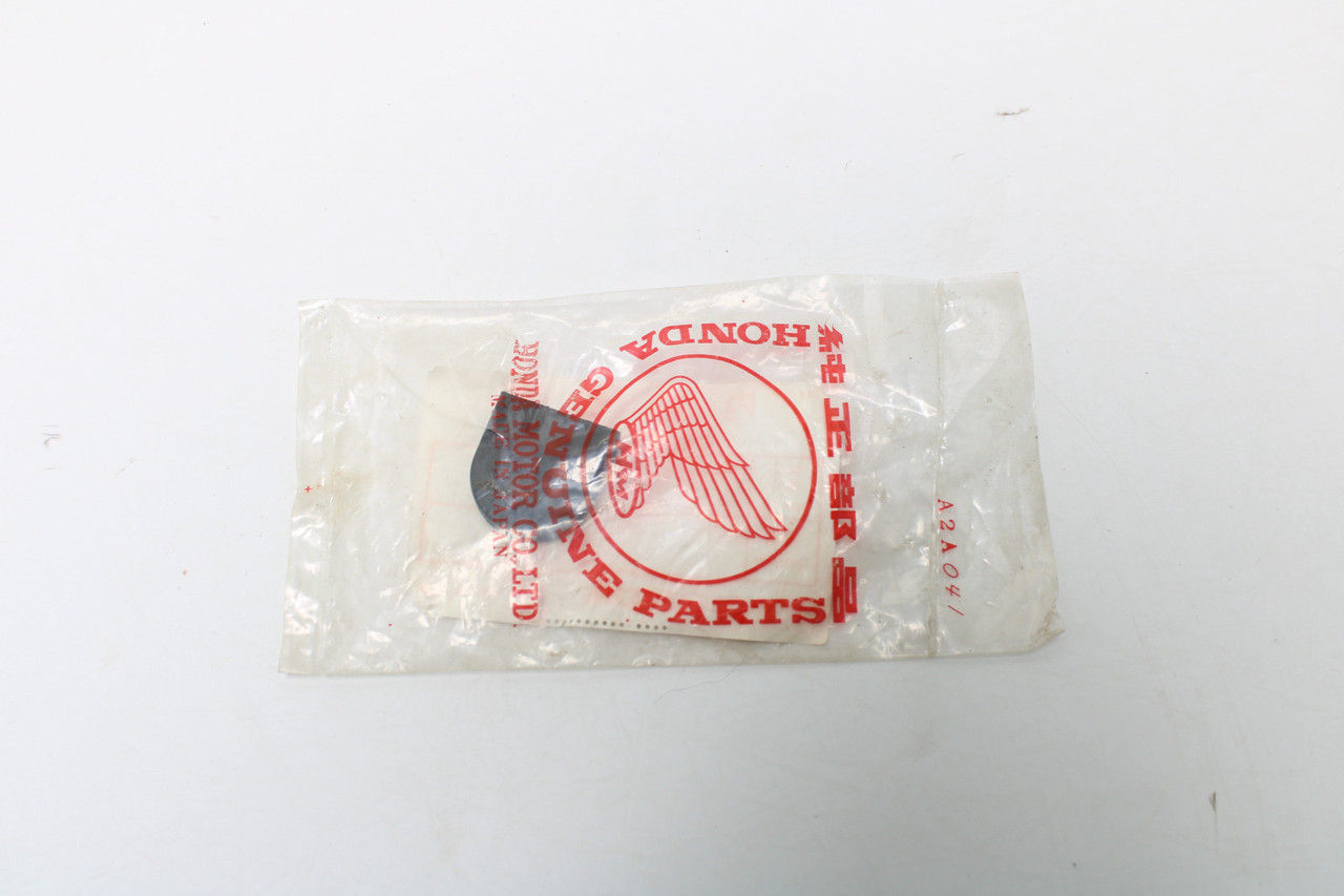 Honda CR125R 1987 11343-KS6-700 Grommet, R. Cover