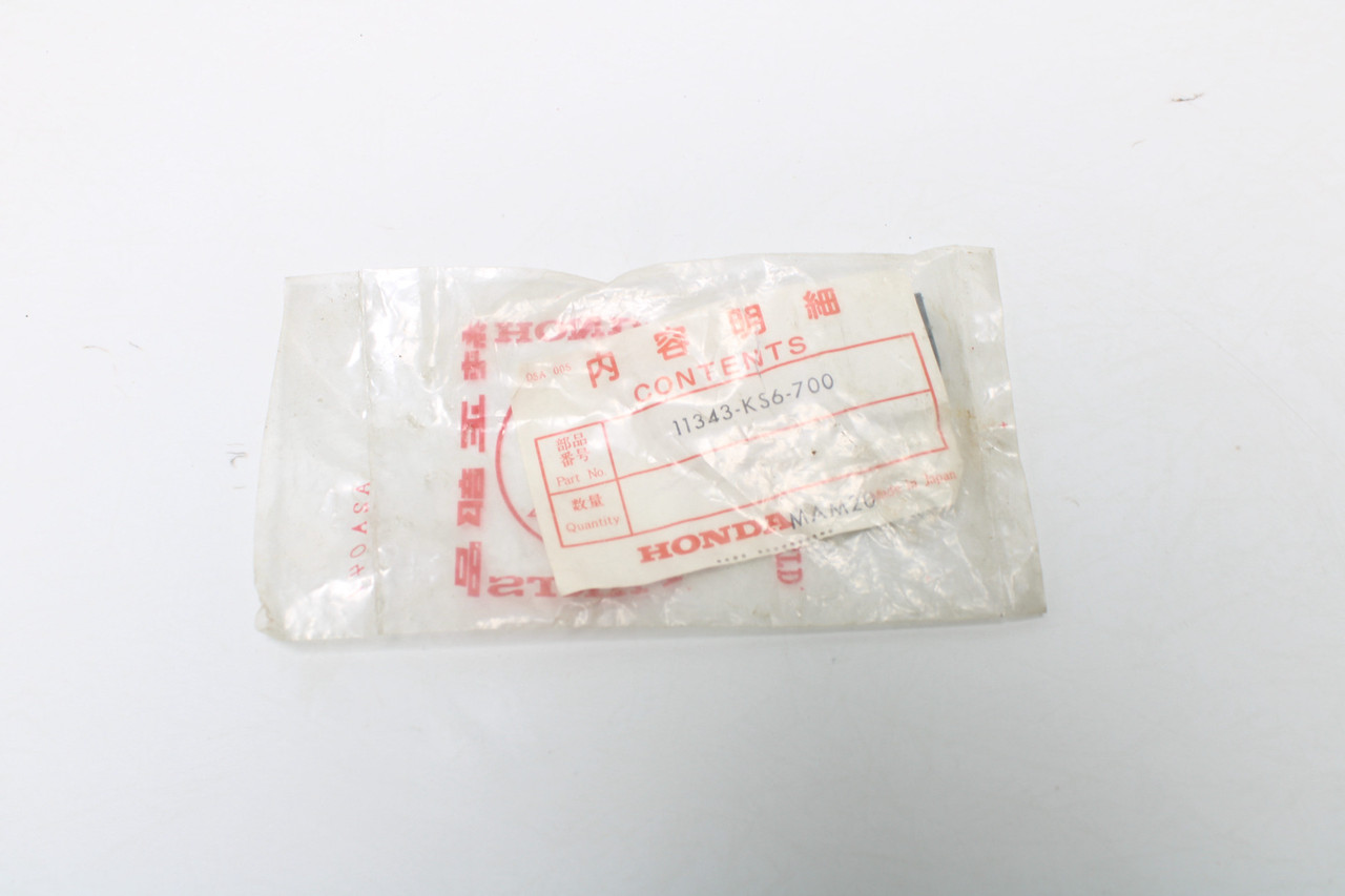 Honda CR125R 1987 11343-KS6-700 Grommet, R. Cover