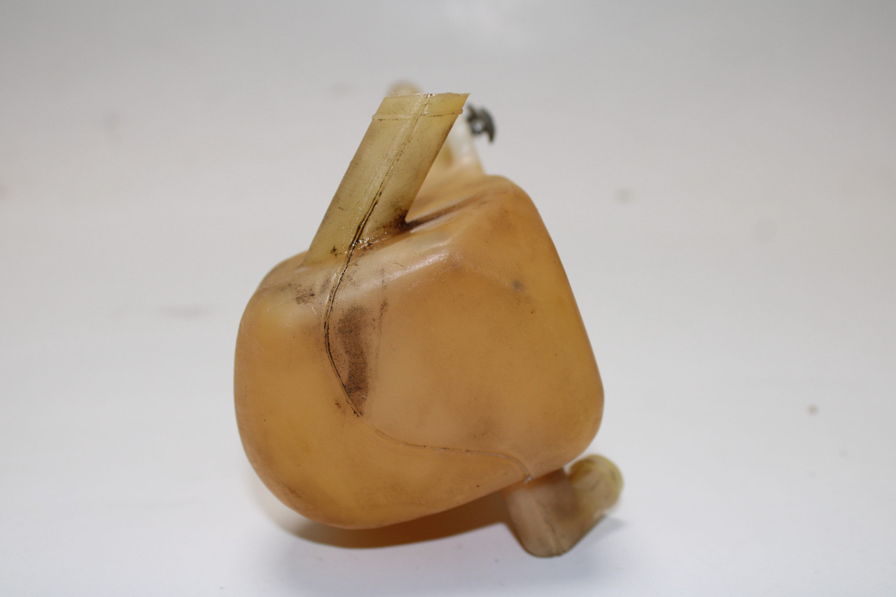 Honda CB1100F Super Sport 1983 17300-MG5-670 Tank, Breather