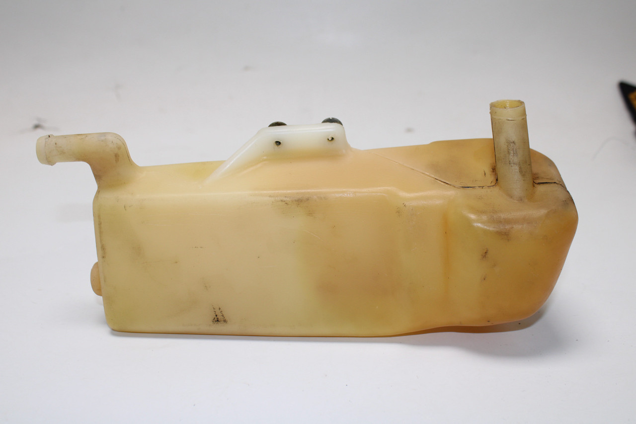 Honda CB1100F Super Sport 1983 17300-MG5-670 Tank, Breather