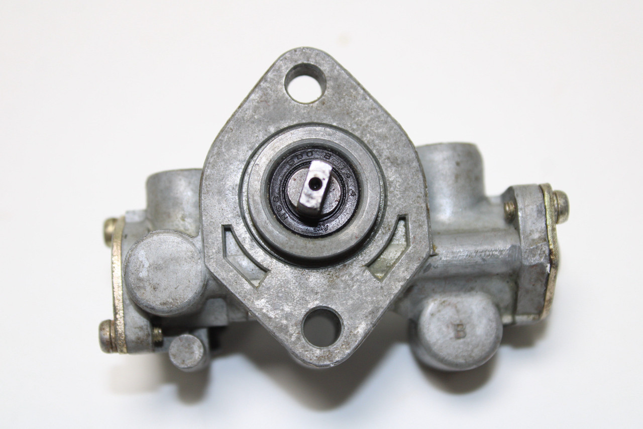 Suzuki TC125 1972-1975 16100-28830, 16100-28010 Oil Pump 1