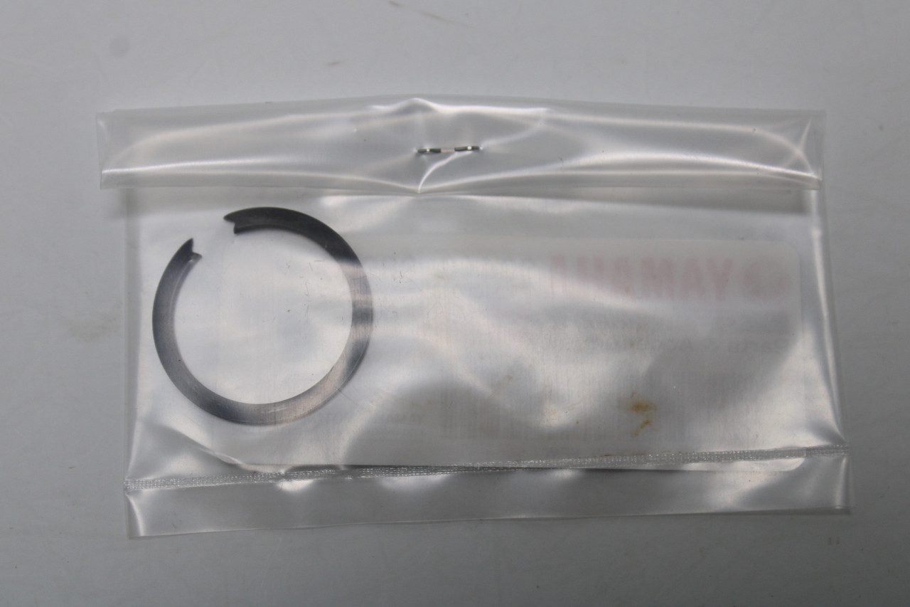 Yamaha YZ250 YZ450 93440-28062-00 Circlip