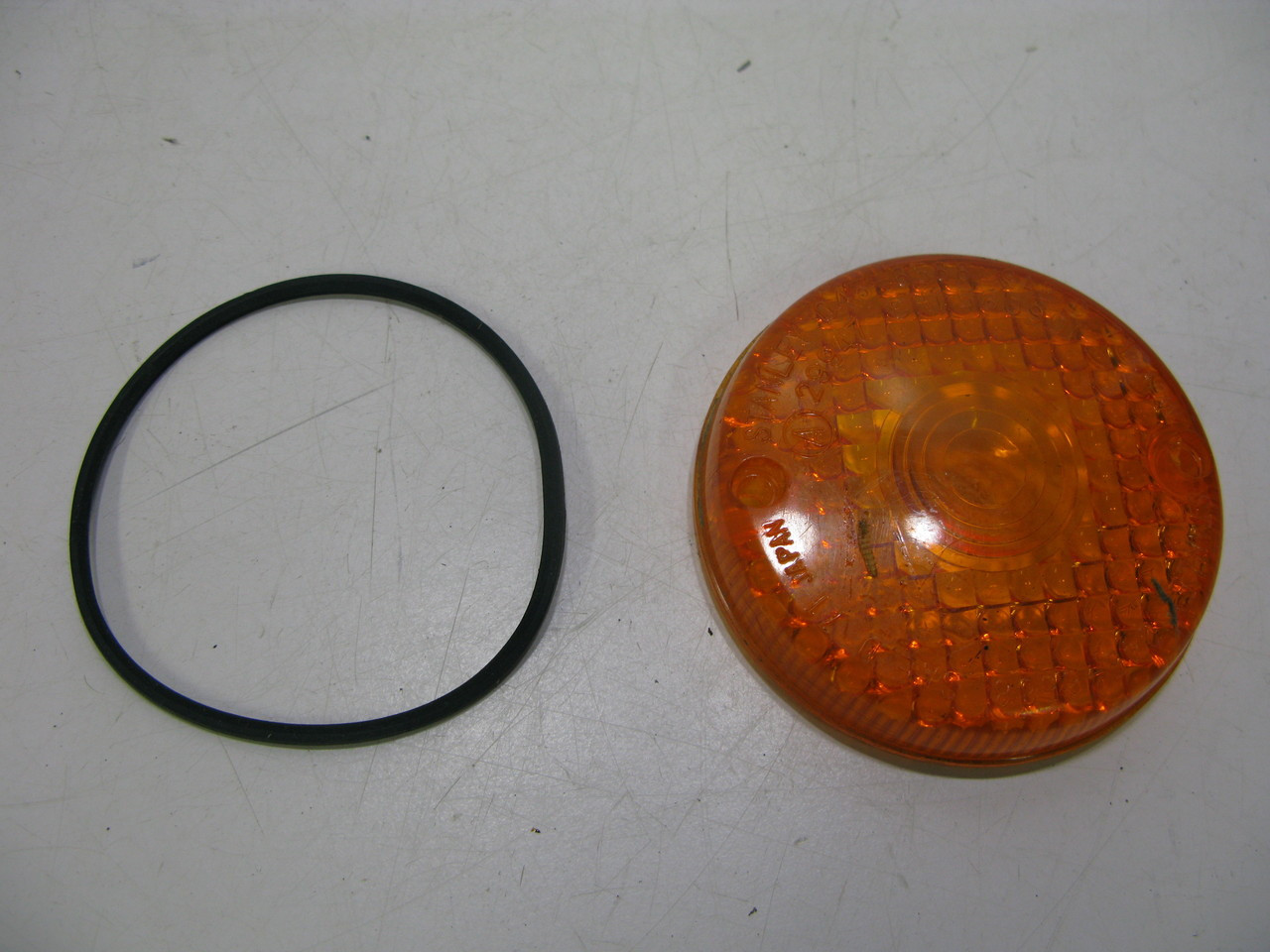 GT TS TC 100 125 185 250 380 GS 450 750 8400 35612-28620 TURN SIGNAL LEN Lens