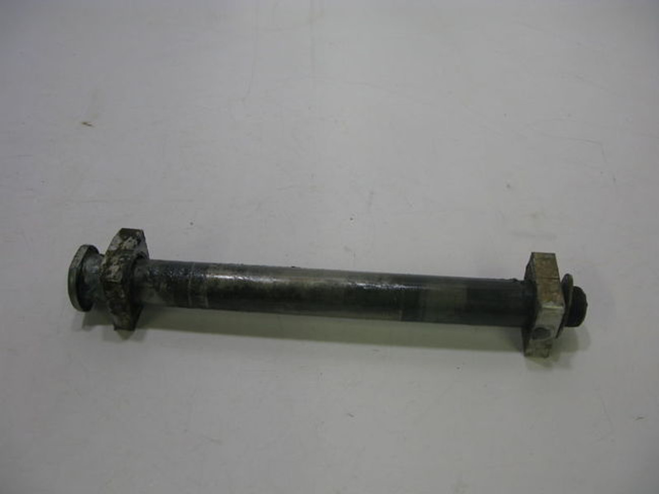 Honda CRF 250 F CRF 450 F CRF 250 X CRF 450 X 42301-KZ4-J40 AXLE, RR. WHEEL OEM