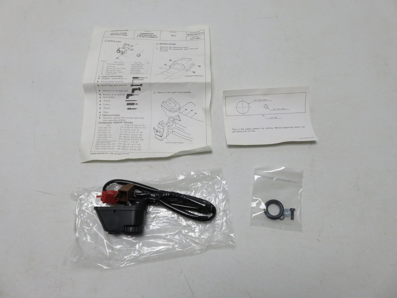 Honda Gold Wing 08118-MN510 PASS. AUDIO CONTROL Speakers Radio