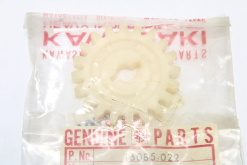 Kawasaki KE125 KD KS 16085-022 GEAR,OIL PUMP