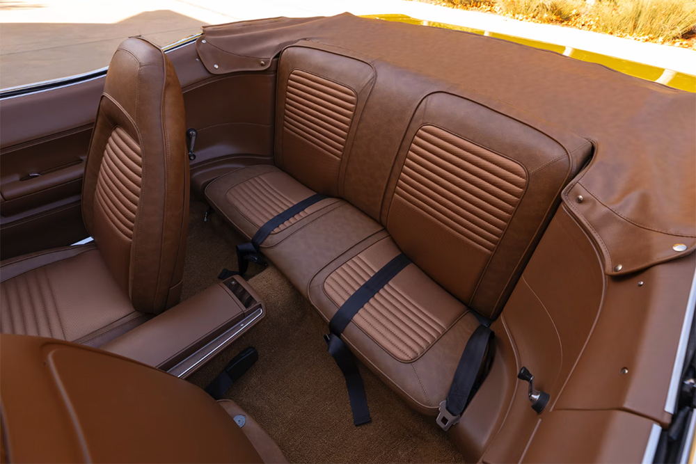 1970-hemi-cuda-interior-back-