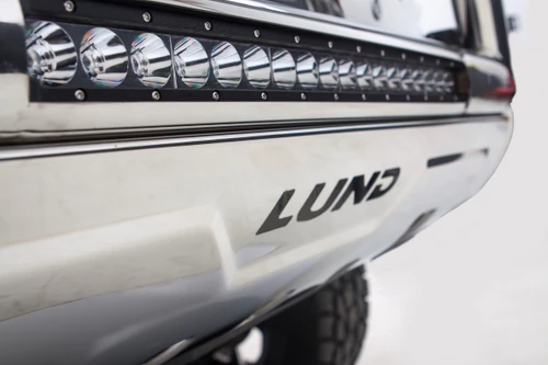 lund_47021206_bullbar_closeup.jpg