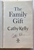 Cathy Kelly / The Family Gift (Signed by the Author) (Paperback)