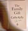 Cathy Kelly / The Family Gift (Signed by the Author) (Large Paperback)