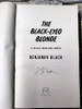 Benjamin Black / The Black-Eyed Blonde (Signed by the Author) (Large Paperback)