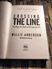 Willie Anderson / Crossing The Line ( Signed by the Author ) (Hardback)