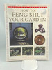 Gill Hale / How to Feng Shui Your Garden (Coffee Table Book)