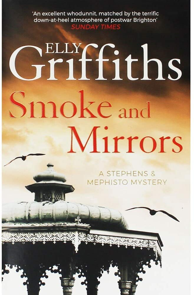 Elly Griffiths / Smoke and Mirrors ( Brighton Mysteries - Book 2 )