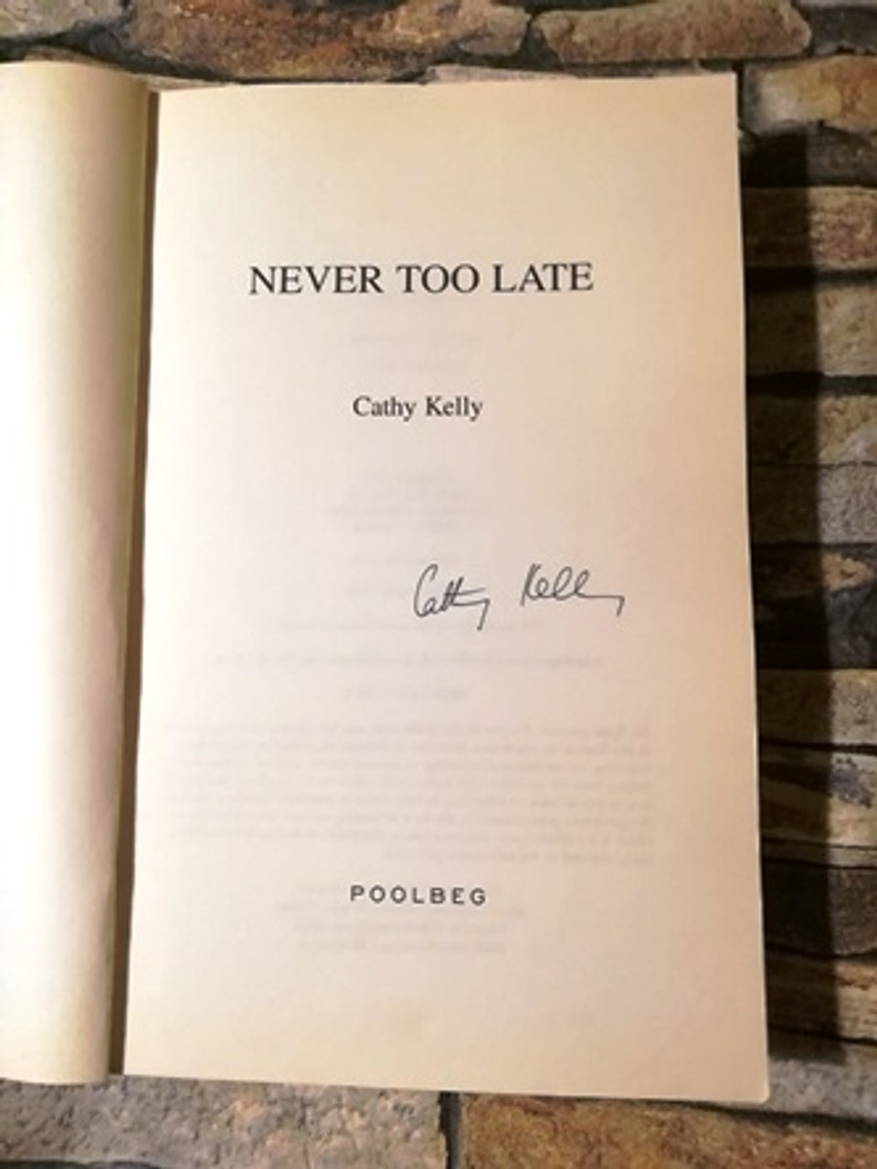 Cathy Kelly / Never Too Late (Signed by the Author) (Large Paperback) (2)