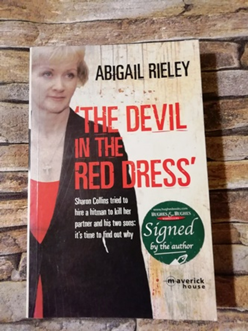 Abigail Rieley / The Devil in the Red Dress (Signed by the Author) (Paperback)