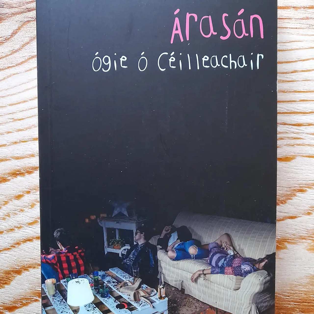 Ógie Ó Ceilleachair - Árasan - PB - As Gaeilge - BRAND NEW - 2021 - SÍNITHE AG AN UDAR - SIGNED