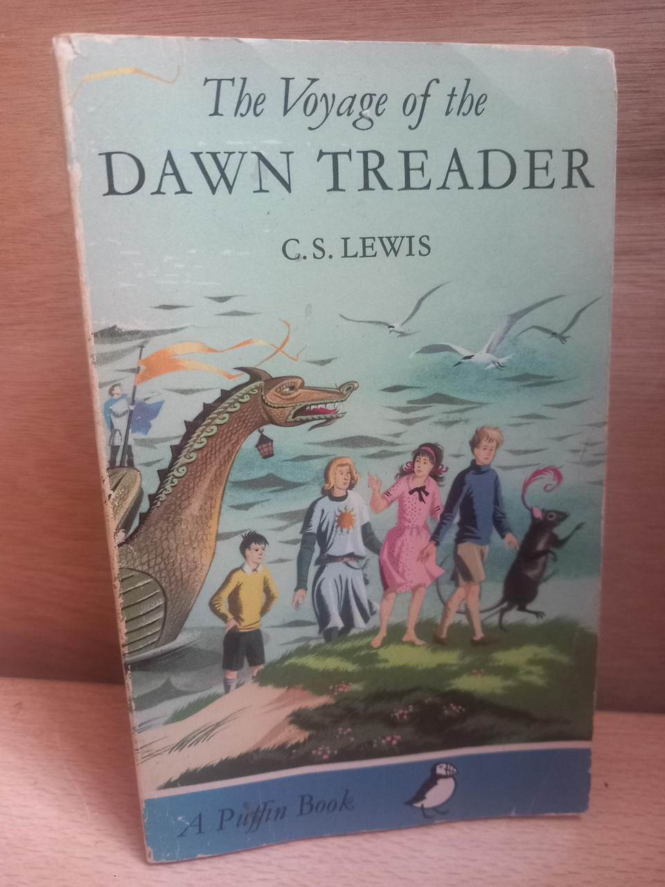 C.S Lewis - The Voyage of the Dawn Treader ( Chronicles of Narnia - Book 5 ) - 1968 Puffin Reprint ( Pauline Baynes)
