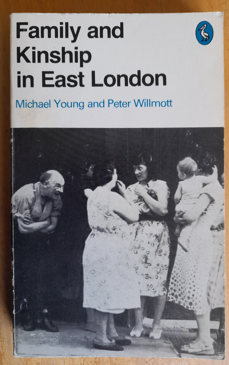 Young, Michael & Willmott, Peter - Family and Kinship in East London - Vintage Pelican PB 1980 ( Originally 1957)