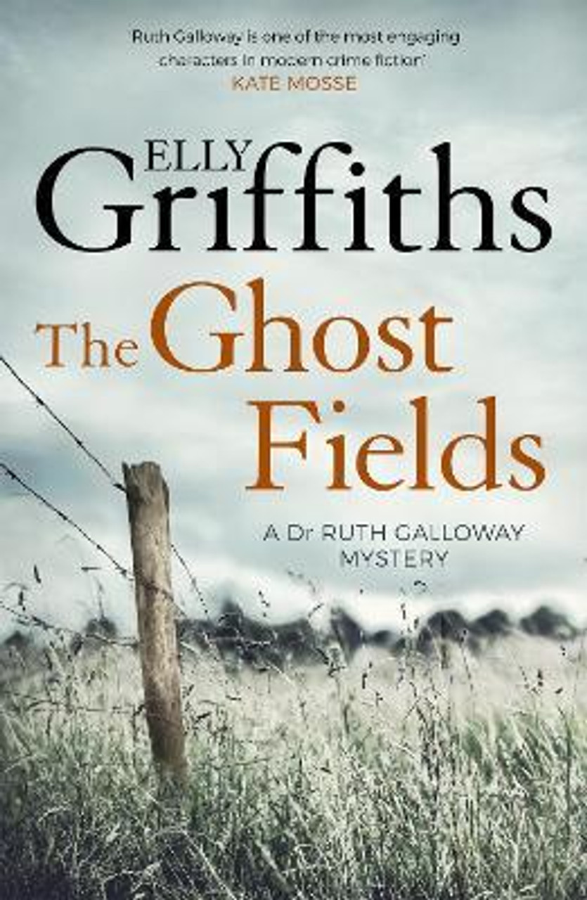 Elly Griffiths / The Ghost Fields ( Ruth Galloway Novels - Book 8 )