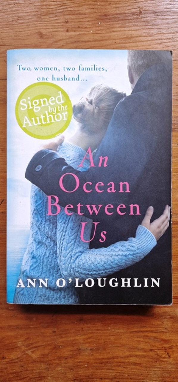 Ann O'Loughlin / An Ocean Between Us (Signed by the Author) (Large Paperback)