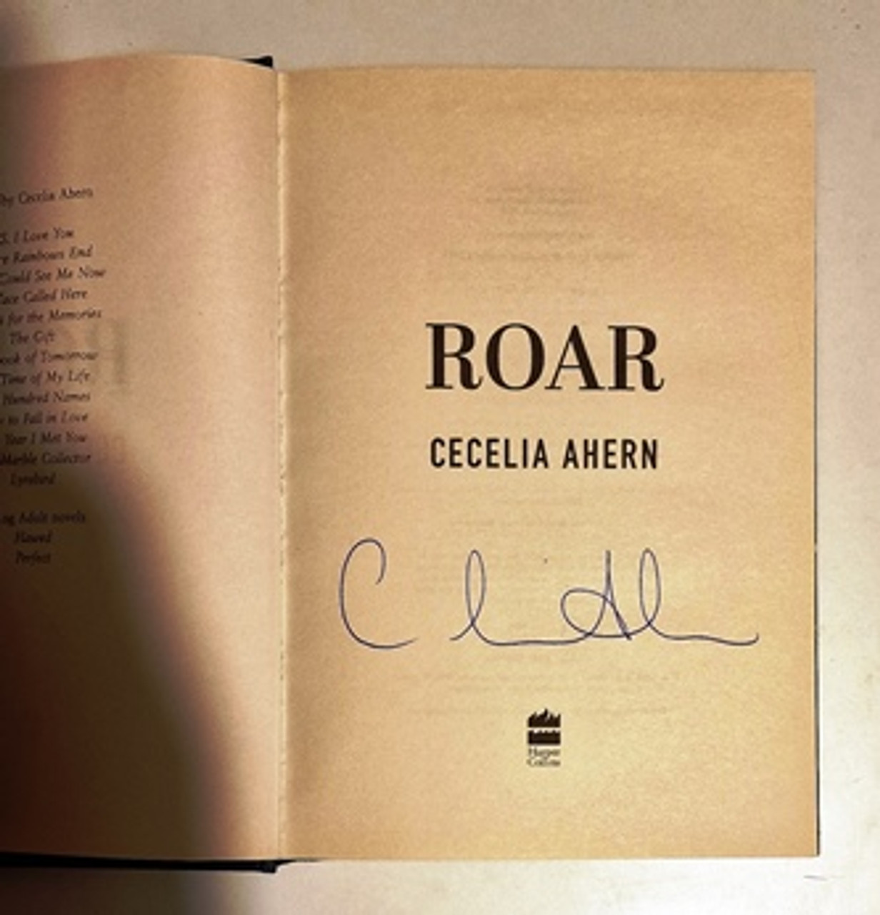 Cecelia Ahern / Roar (Signed by the Author) (Hardback).