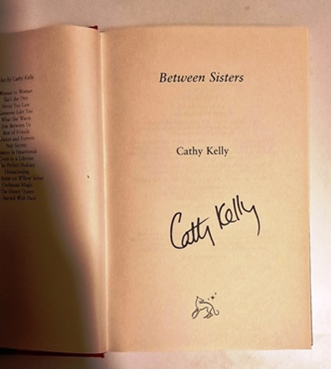 Cathy Kelly / Between Sisters (Signed by the Author) (Hardback).