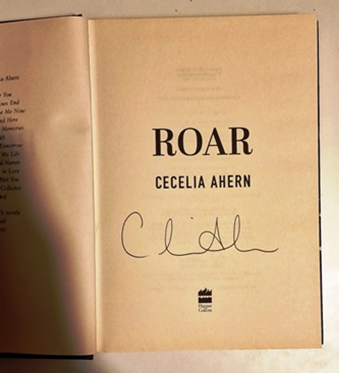 Cecelia Ahern / Roar (Signed by the Author) (Hardback)..