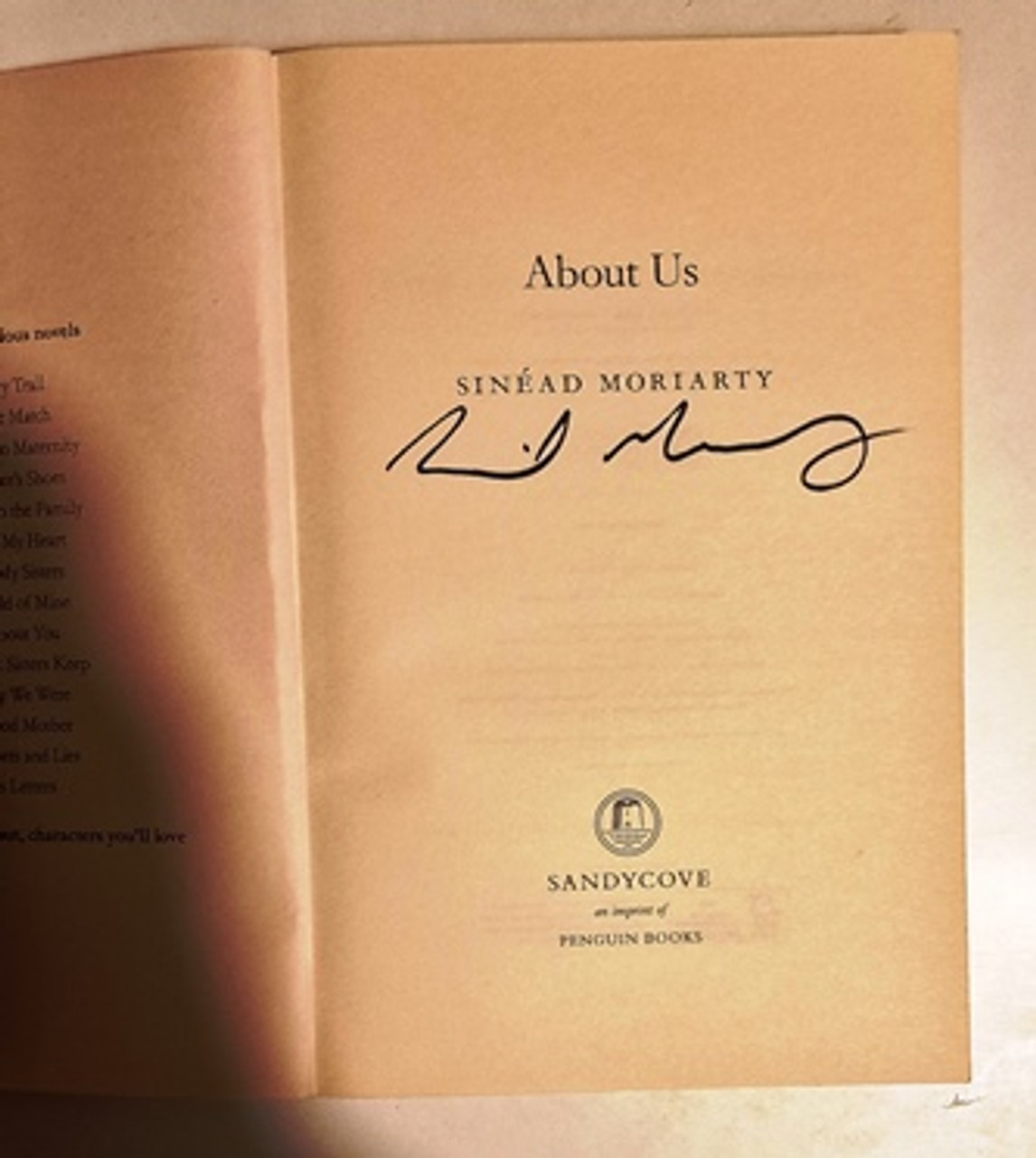 Sinead Moriarty / About Us (Signed by the Author) (Large Paperback).