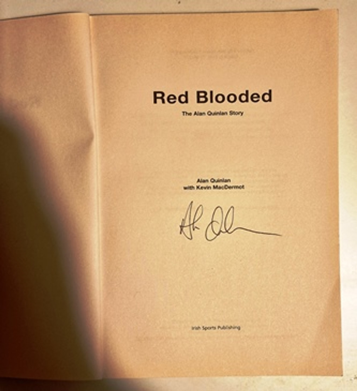 Alan Quinlan / Red Blooded (Signed by the Author) (Large Paperback)