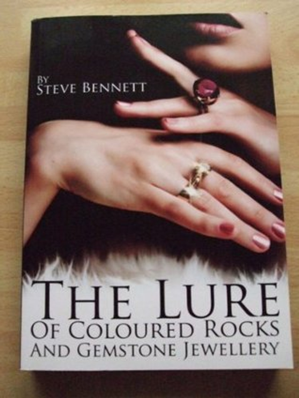 Steve Bennett / The Lure of Coloured Rocks and Jewellery: The Complete A to Z Guide of Gemstones and Jewellery (Large Paperback)