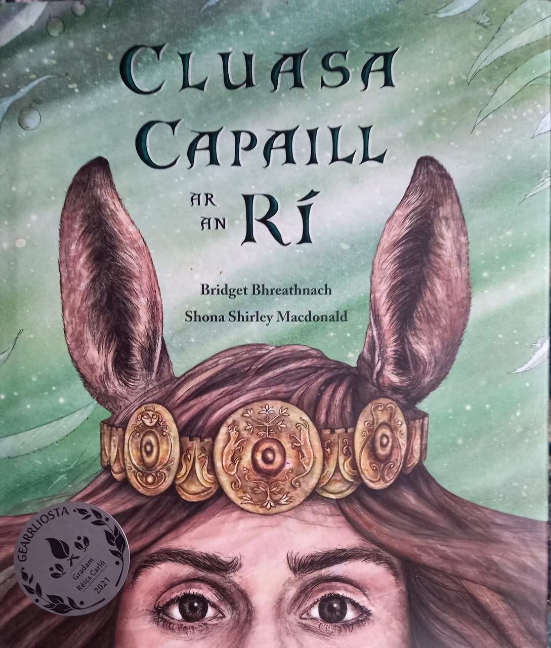 Bridget Bhreathnach, Shona Shirley Macdonald / Cluasa Capaill ar an Rí (Children's Coffee Table book)