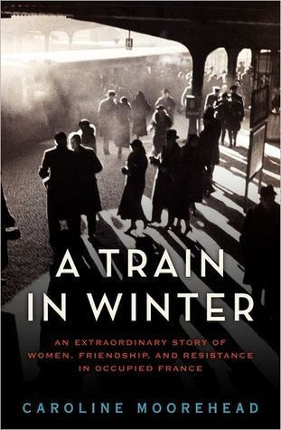 Caroline Moorehead / A Train in Winter: An Extraordinary Story of Women, Friendship, and Resistance in Occupied France (Large Paperback)