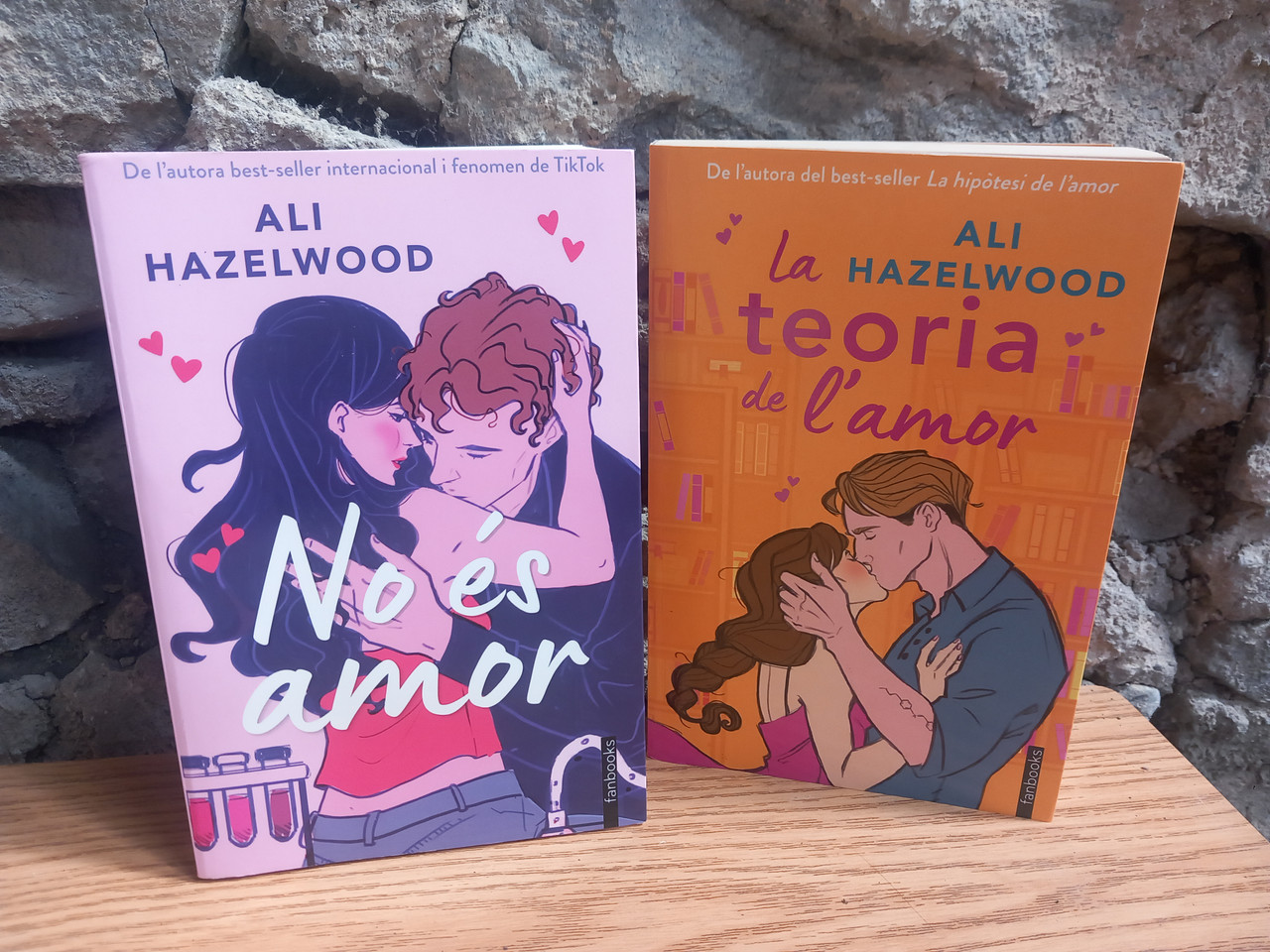 Ali Hazelwood - No és Amor | La Teoria de L'amor ( CATALAN EDITIONS) - 2 x PB