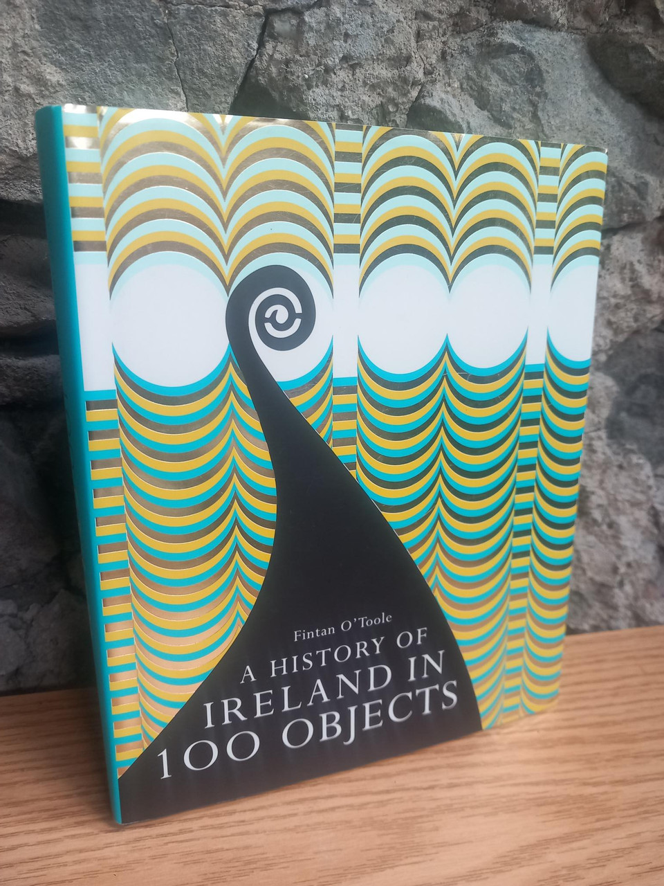 Fintan O'Toole - A History of Ireland in 100 Objects (Coffee Table Book)