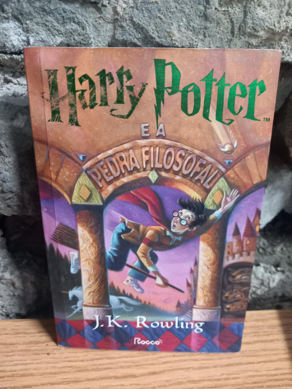 J.K Rowling - Harry Potter e a Pedra Filosofal - PB - Portuguese Brazil Edition