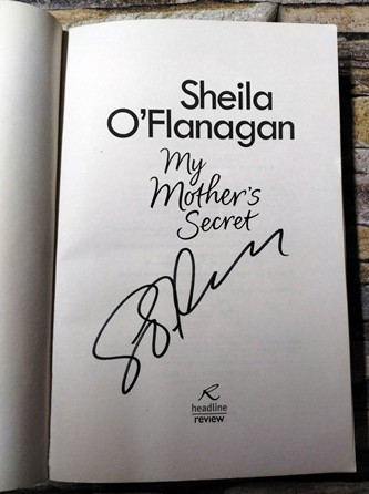 Sheila O’Flanagan / My Mother's Secret (Signed by the Author) (Large Paperback)