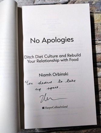 Niamh Orbinski / No Apologies (Signed by the Author) (Large Paperback)