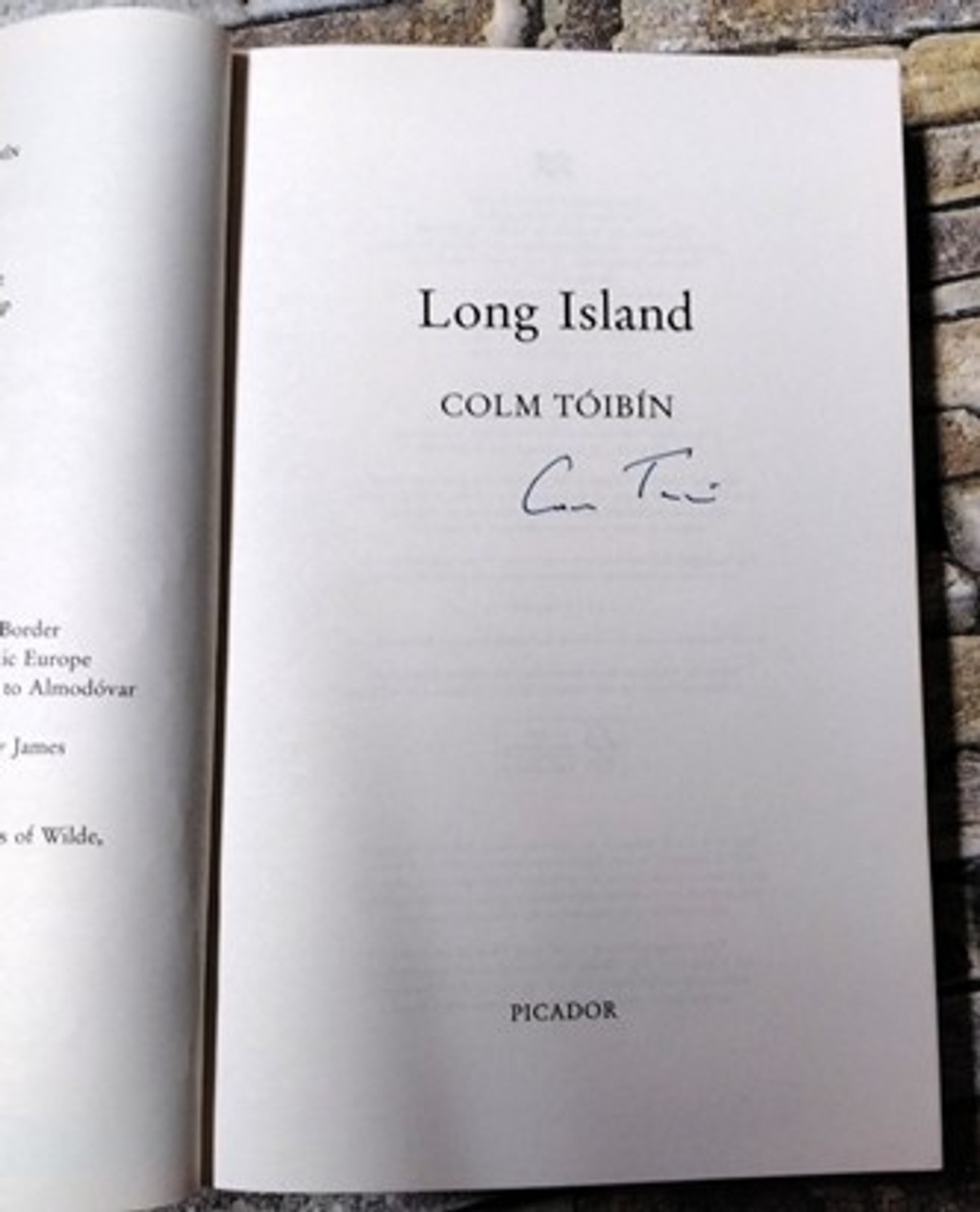 Colm Tobin / Long Island (Signed by the Author) (Large Paperback)