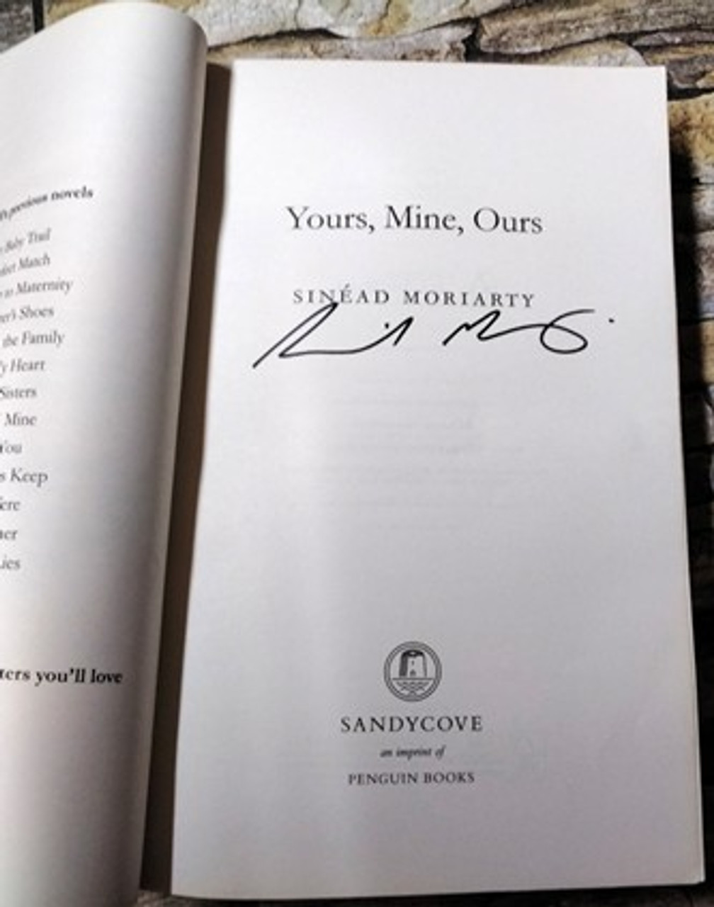 Sinead Moriarty / Yours, Mine, Ours ( Signed by the Author ) (Large Paperback)