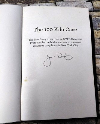 Peter Daly & James Durney / The 100 Kilo Case (Signed by the Author) (Large Paperback)
