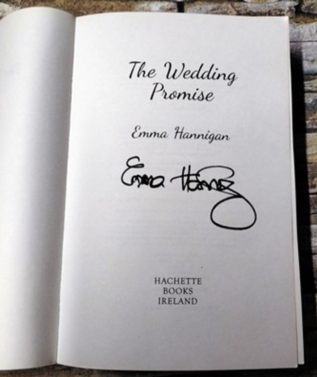 Emma Hannigan / The Wedding Promise (Signed by the Author) (Large Paperback)