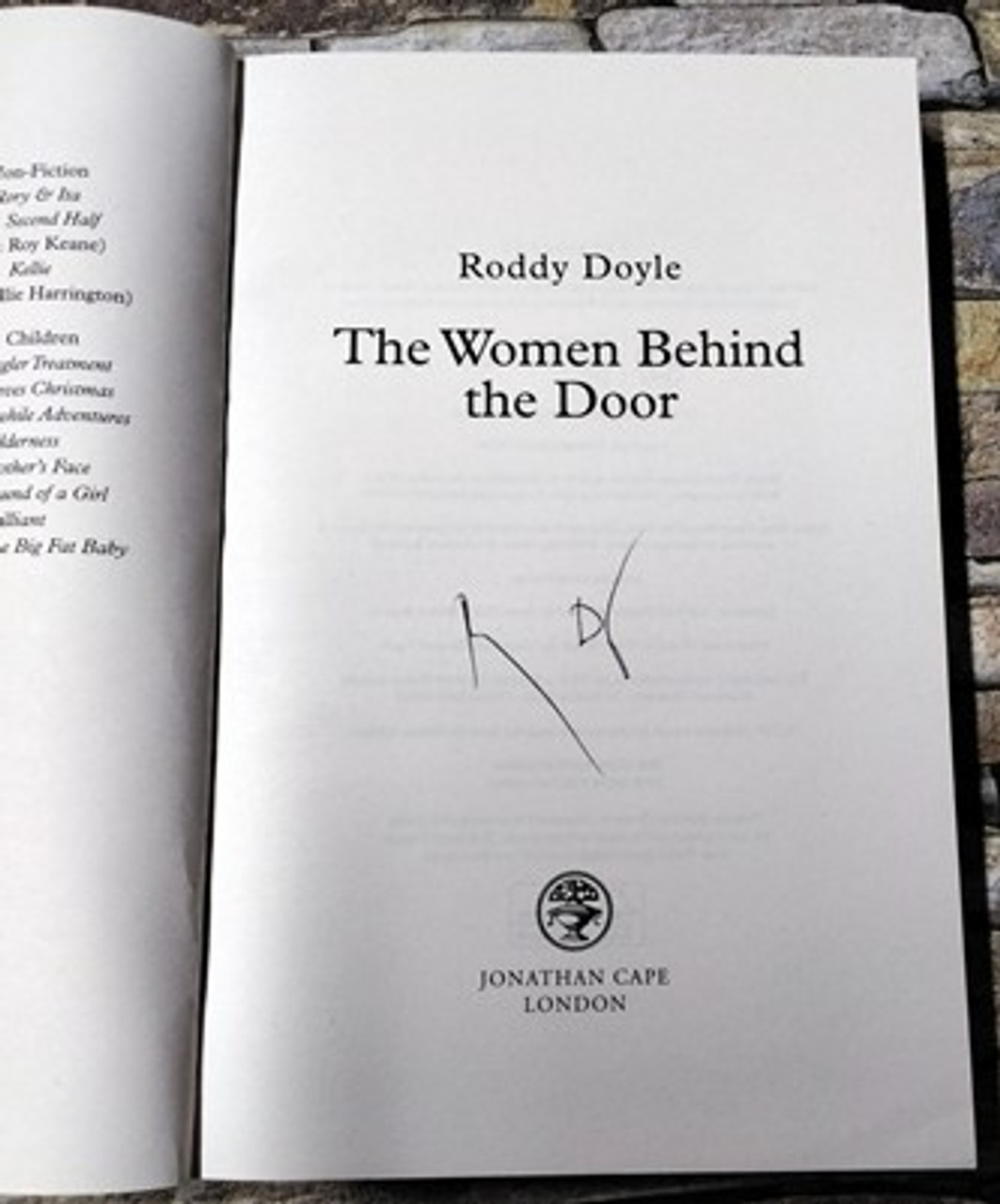 Roddy Doyle / The Woman Behind the Door (Signed by the Author) (Large Paperback)