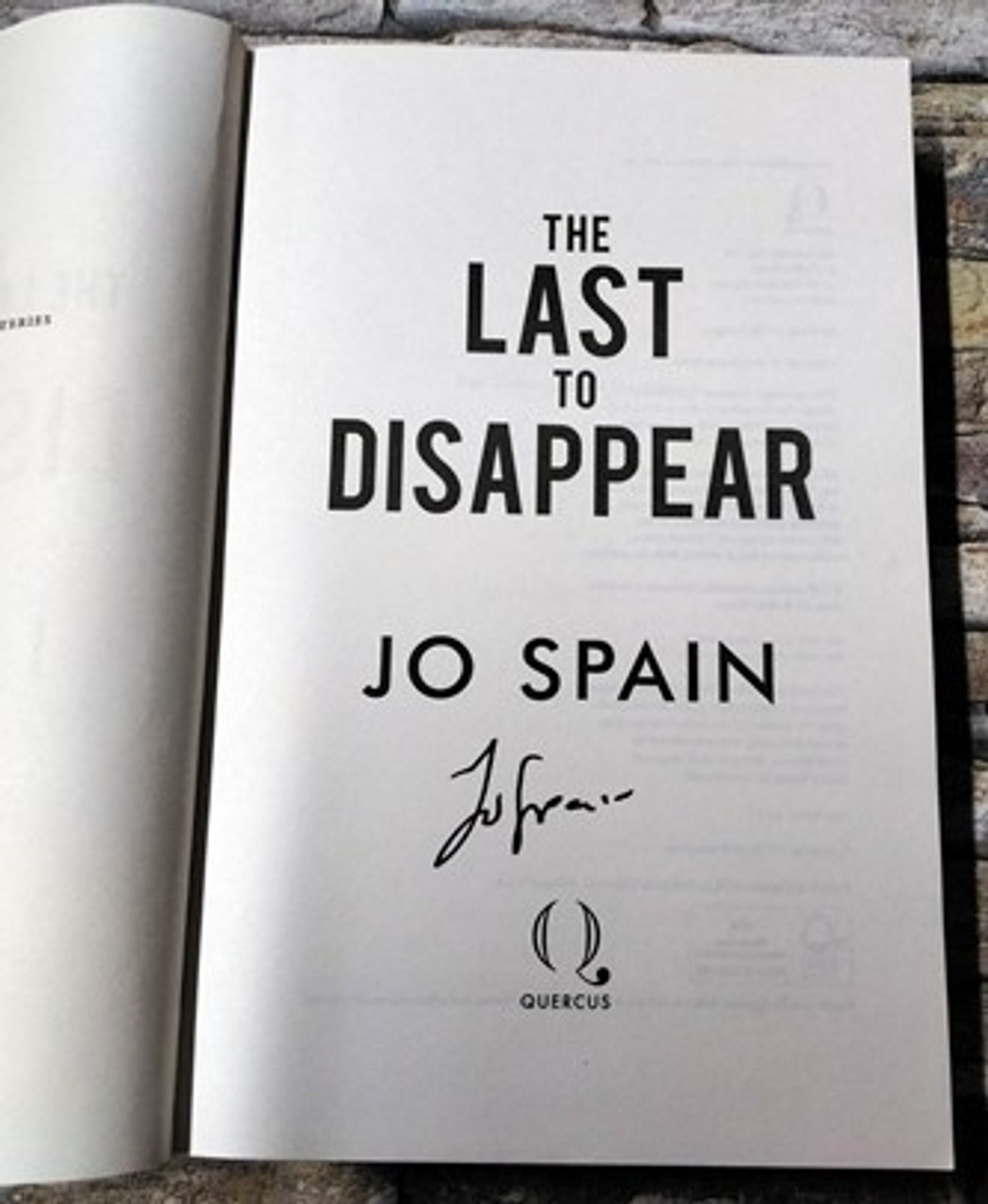 Jo Spain / The Last to Disappear (Signed by the Author) (Large Paperback).