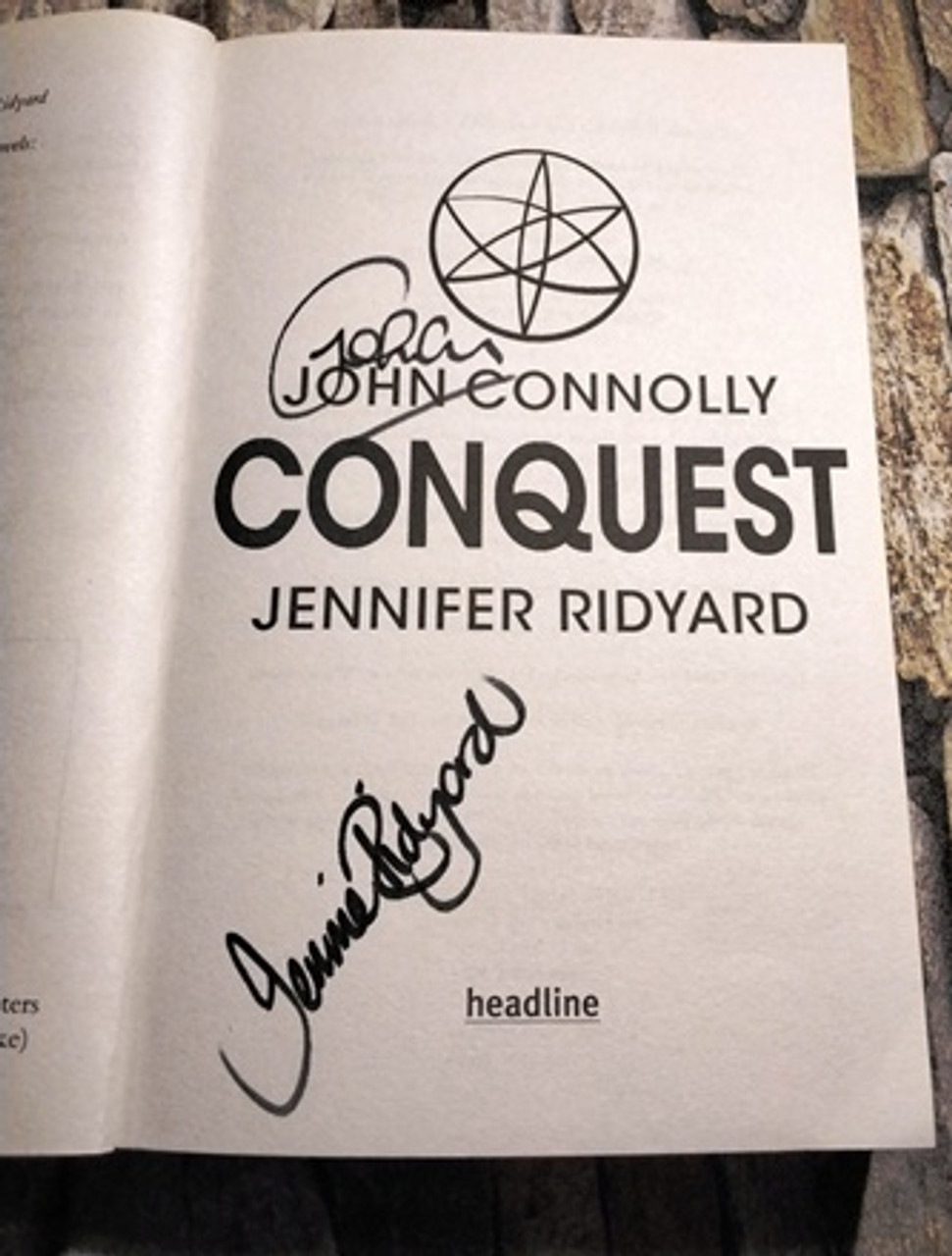 John Connolly & Jennifer Ridtard / Conquest (Signed by the Author) (Paperback)