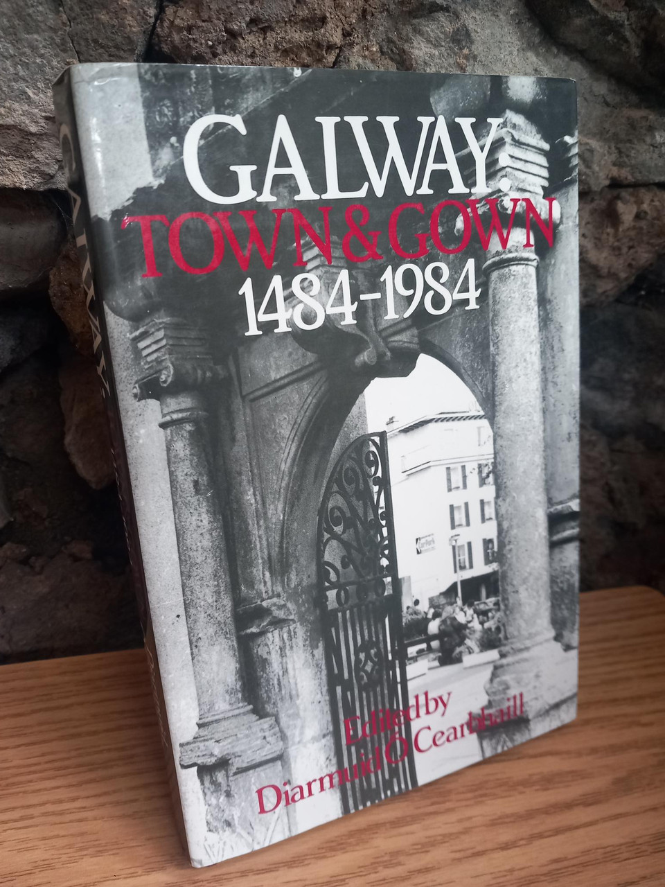Diarmuid Ó Cearbhaill ( Editor) - Galway Town and Gown 1484-1984 - HB