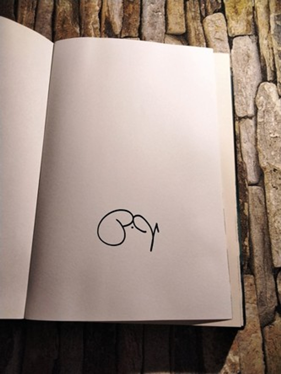 Pam Jenoff / Last Twilight in Paris (Signed by the Author) (Hardback)