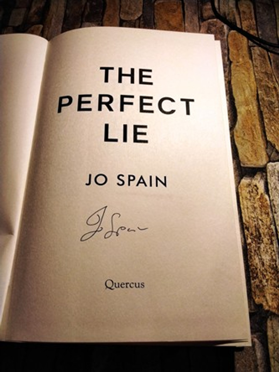 Jo Spain / Th Perfect Lie (Signed by the Author) (Hardback)