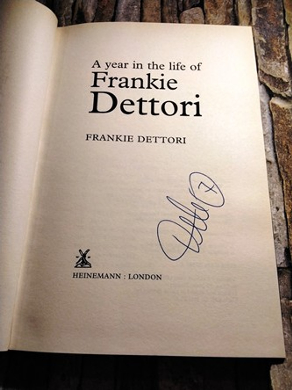 Frankie Dettori / A year in the life of Frankie Dettori (Signed by the Author) (Hardback)