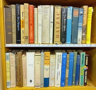 1 Meter of Antiquarian books with Dust Jackets Met 3